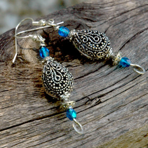 Arabesque Teardop Bed Earrings in Silver